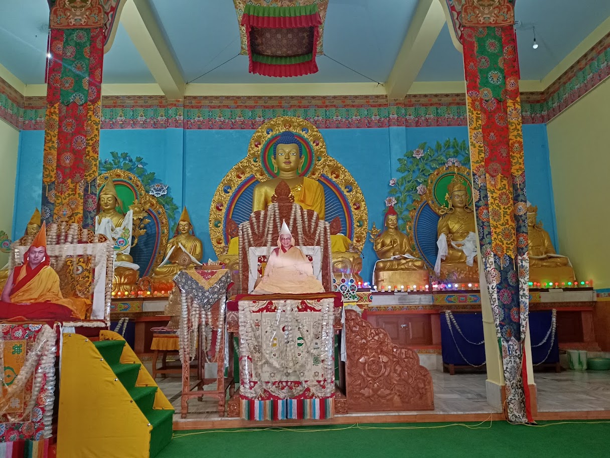 Om Tours Gallery Image